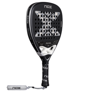 Pala de Padel Nox AT10 Genius Attack 18K Alum + Tarro de pelotas +Overgrip + Protector